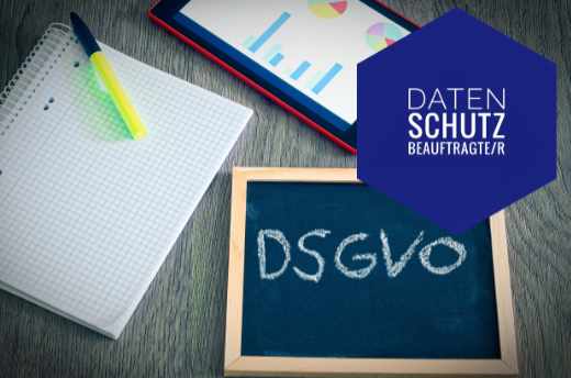 Foto: Schreibtich, Pad, Notizblock, Kreidetafel, DSGVO